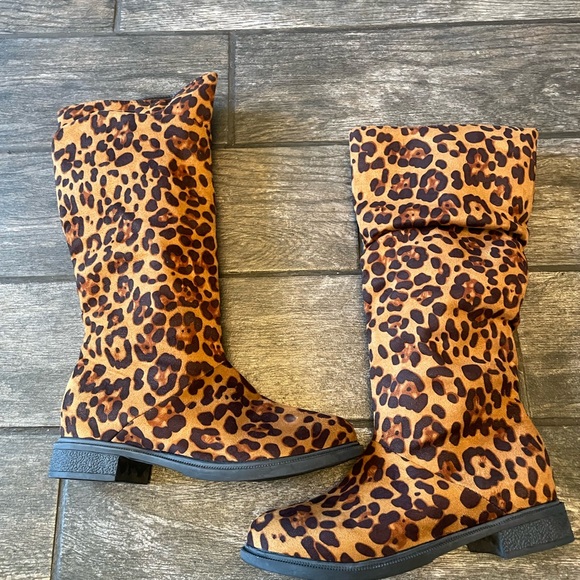Leopard Print Knee-High Boots - Picture 3 of 6